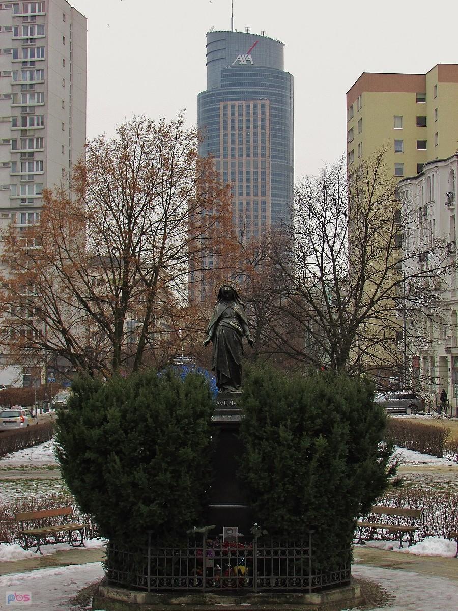 Ze schodów kościoła na Chłodnej