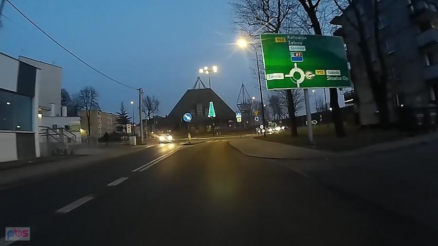 Jeszcze jakieś resztki światła słonecznego docierają do ziemi
