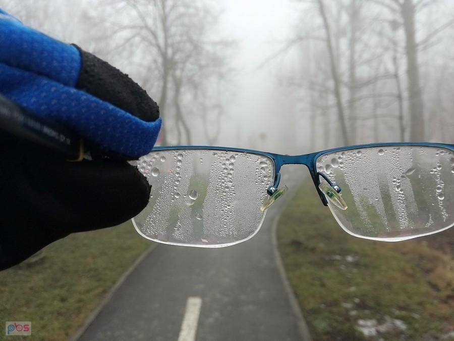 Przez okulary widać mniej...