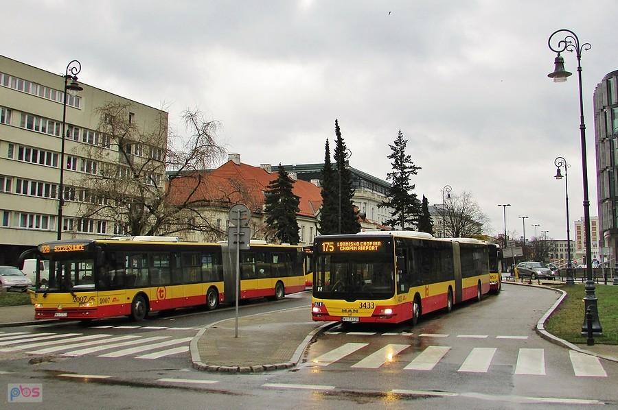 Pętla autobusów 128 i 175 przy pl. Piłsudskiego