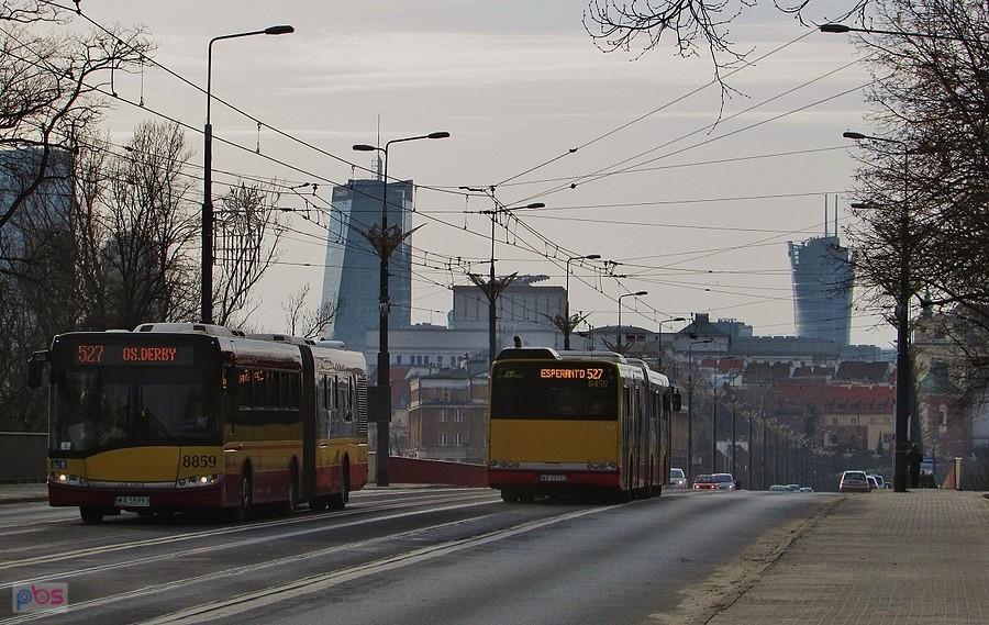 Dwa autobusy linii 527