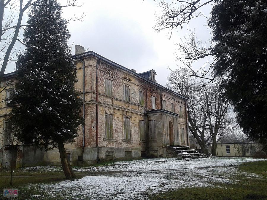 Neoklasycystyczny pałac w Zadzimiu