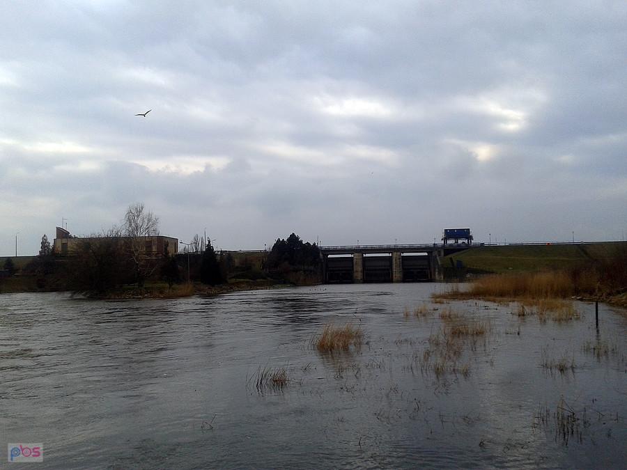 Łyszkowice - widok na zaporę od strony północnej