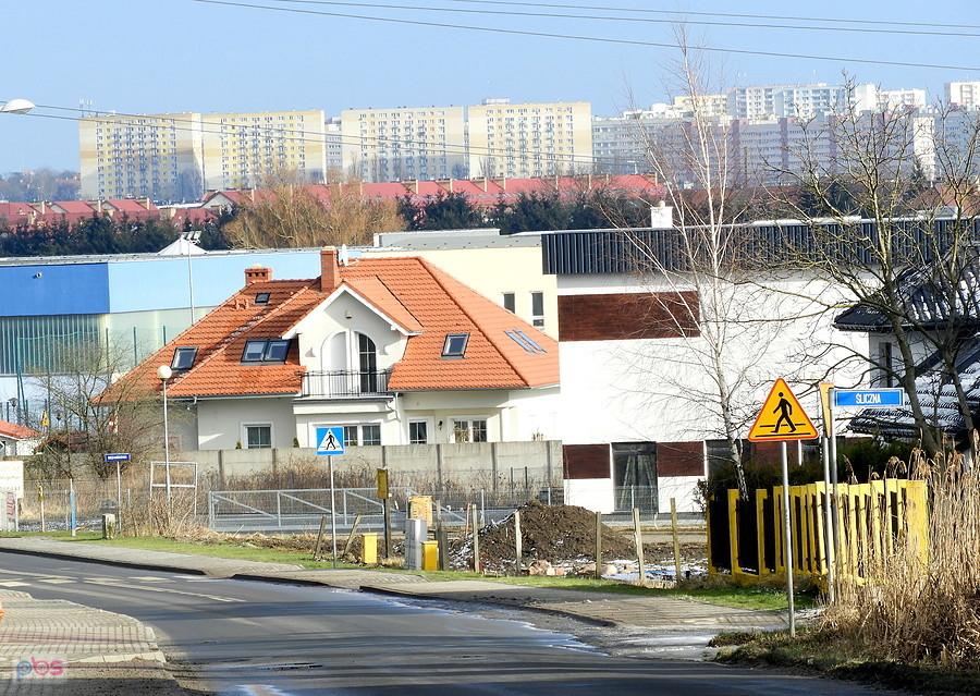 W oddali fragment Szczecina - widok z Mierzyna.