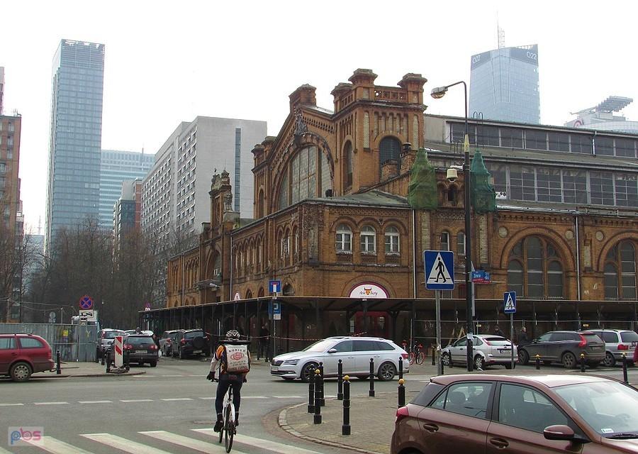 Kurier przy Hali Gwardii