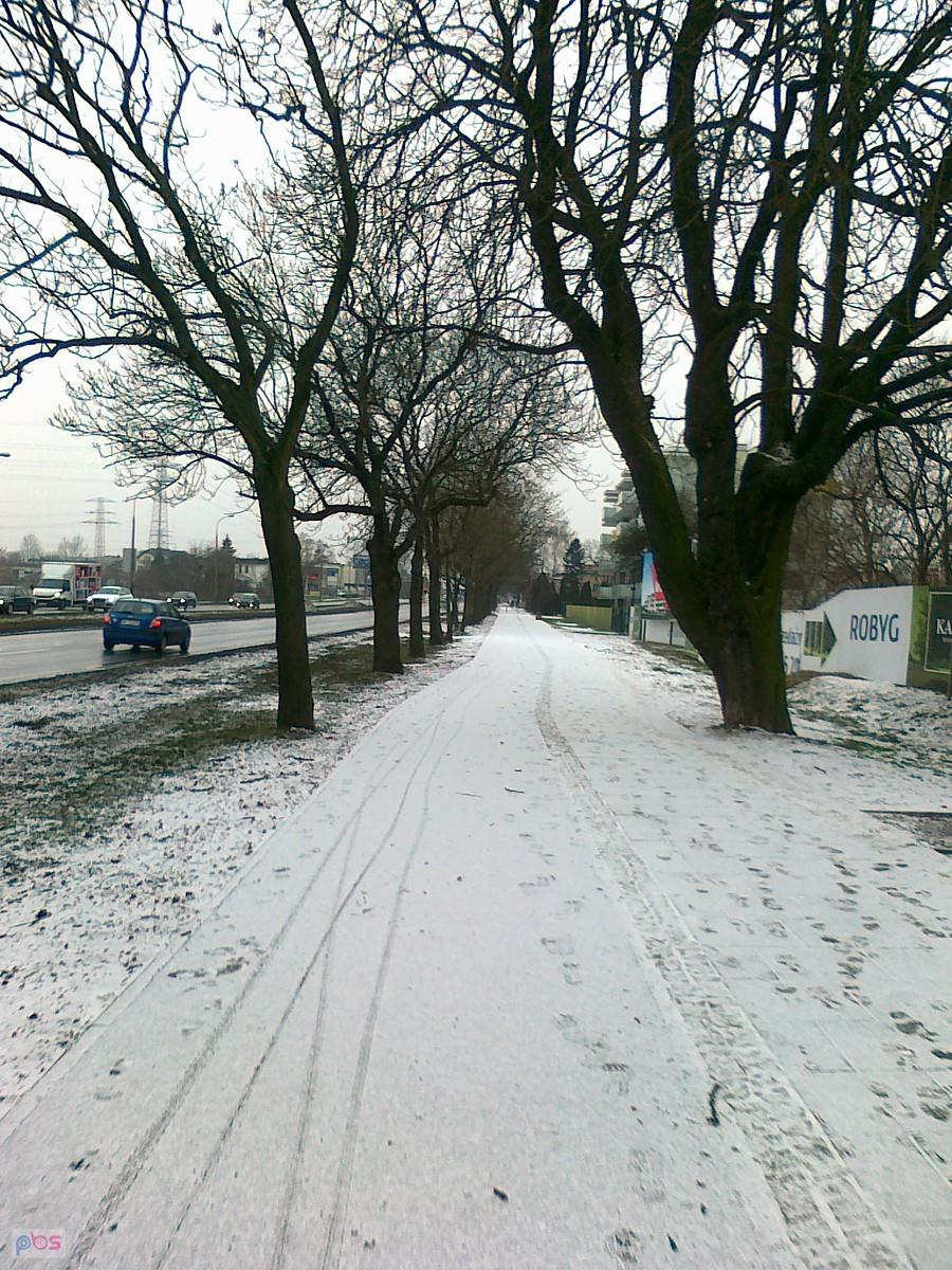 Ośnieżona ddr na Połczyńskiej