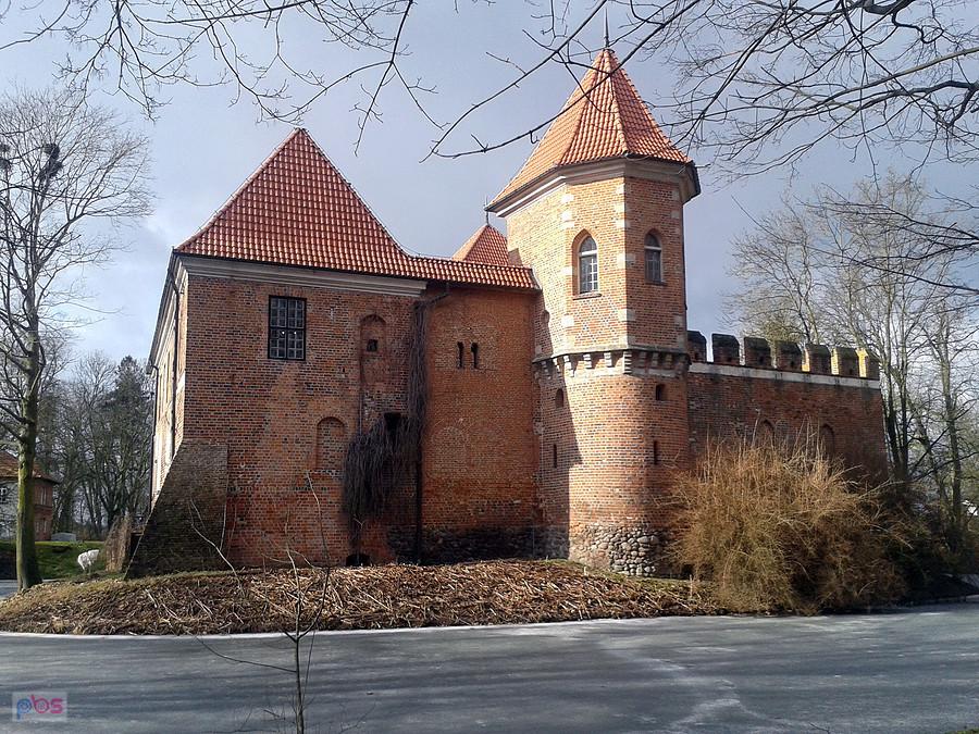 Zamek w Oporowie