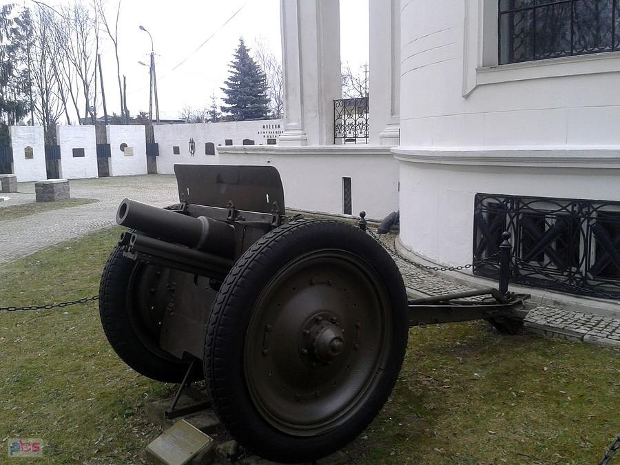 Armata pułkowa - Muzeum Bitwy nad Bzurą