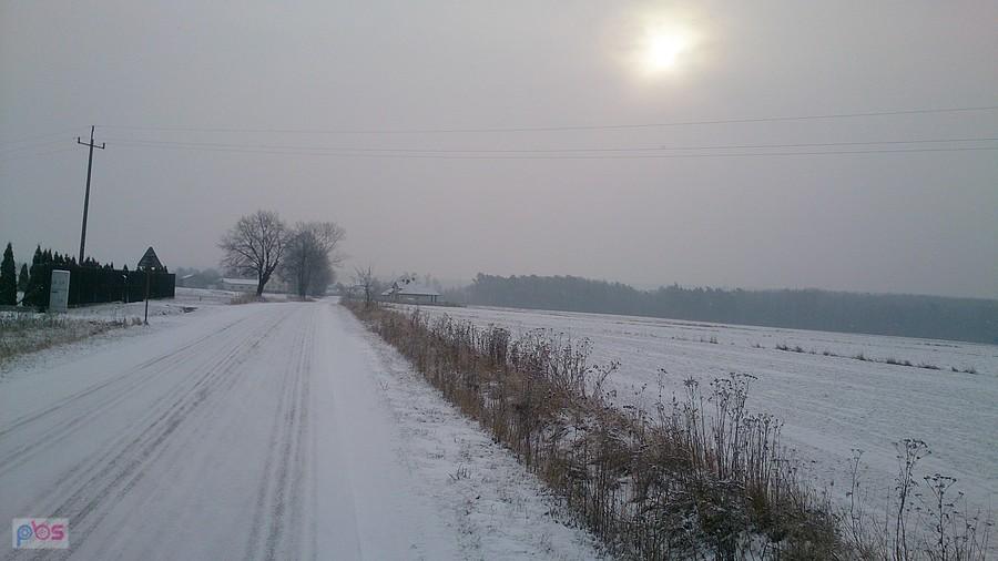 Lokalne drogi są białe