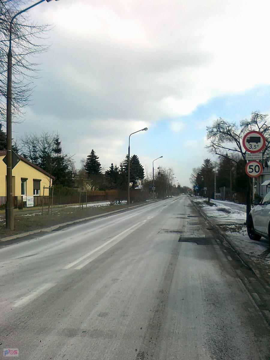 Jezdnie też białe, ale bez śniegu