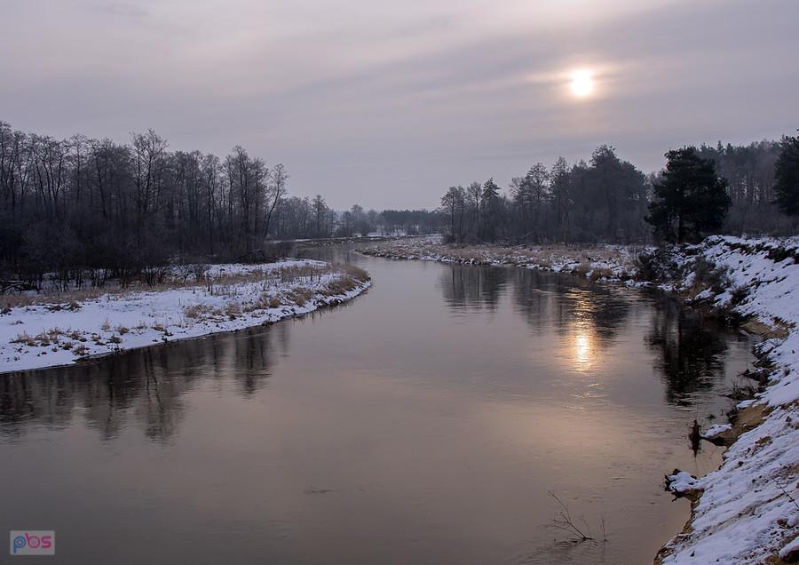 na powrocie słońce za chmurką nad Pilicą