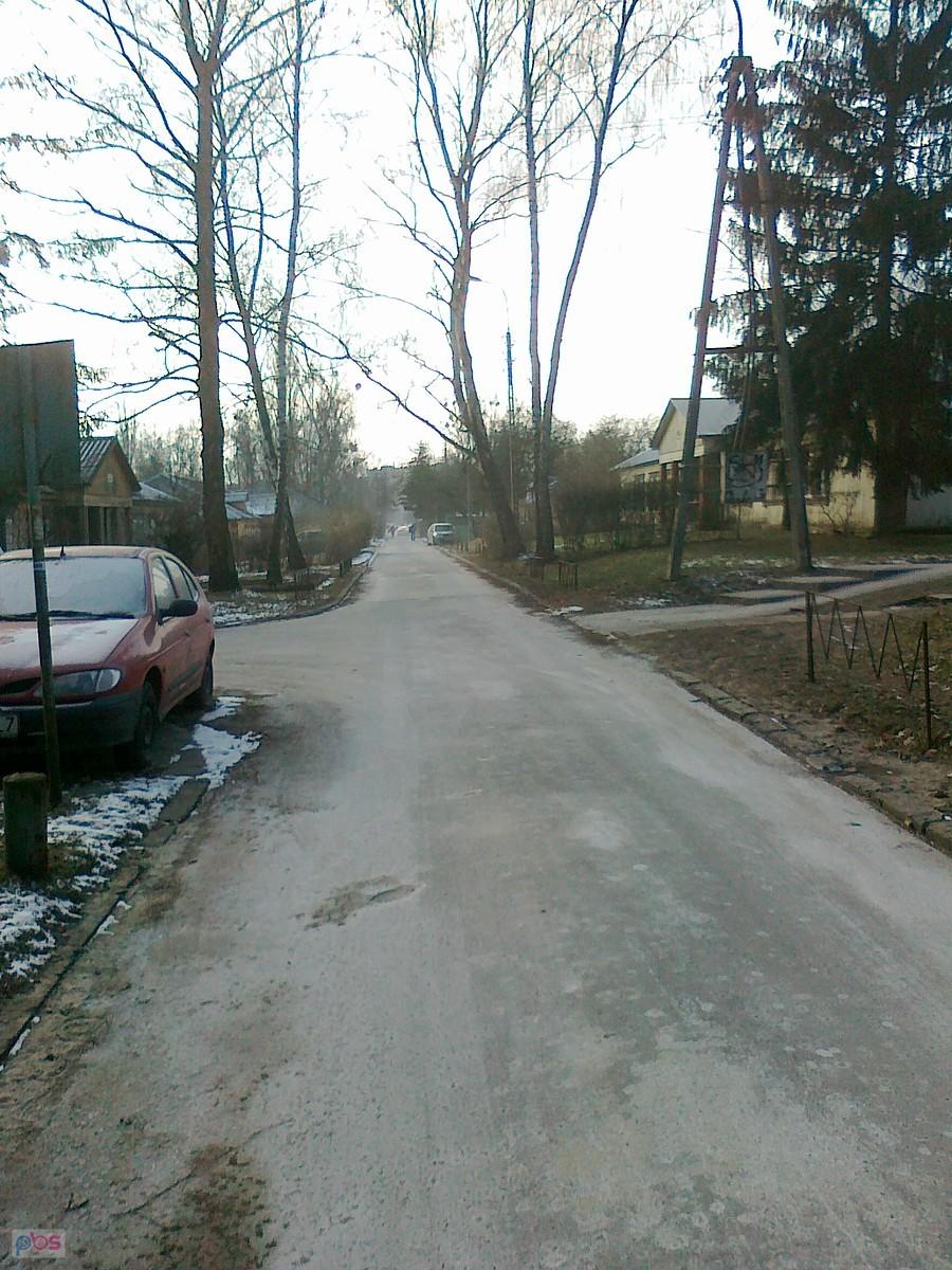 Słoneczny suchy i mroźny dzień