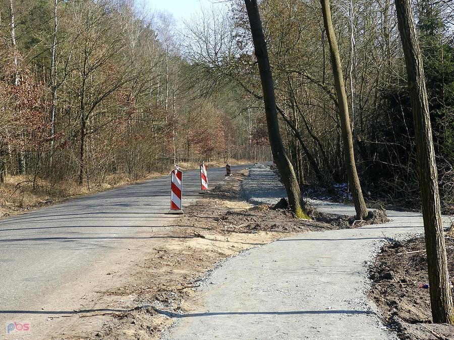 Budowa ścieżki rowerowej za Dobrą w kierunku Lubieszyna.