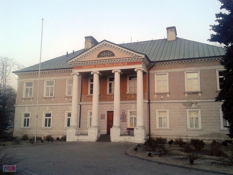 Klasycystyczny zespół pałacowo - parkowy w Gostkowie Starym