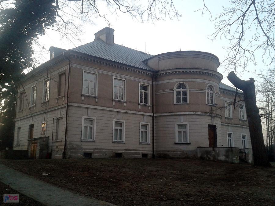 Gostków Stary, pałac - widok od strony parku