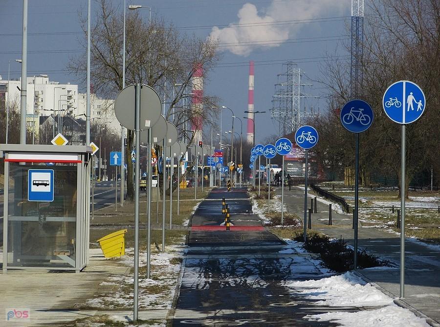 Na ul. Roentgena stoi rekordowa ilość 37 znaków przy DDR
