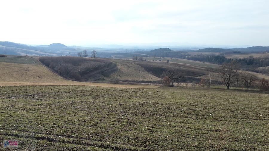 Kolonia Gai i widoczek w stronę Kłodzka, jeszcze szaro ale już nie długo.