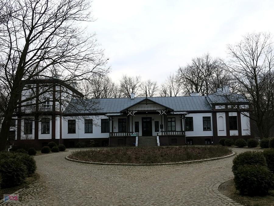 Żelazna k. Skierniewic - neorenesansowy dwór k. XIXw.