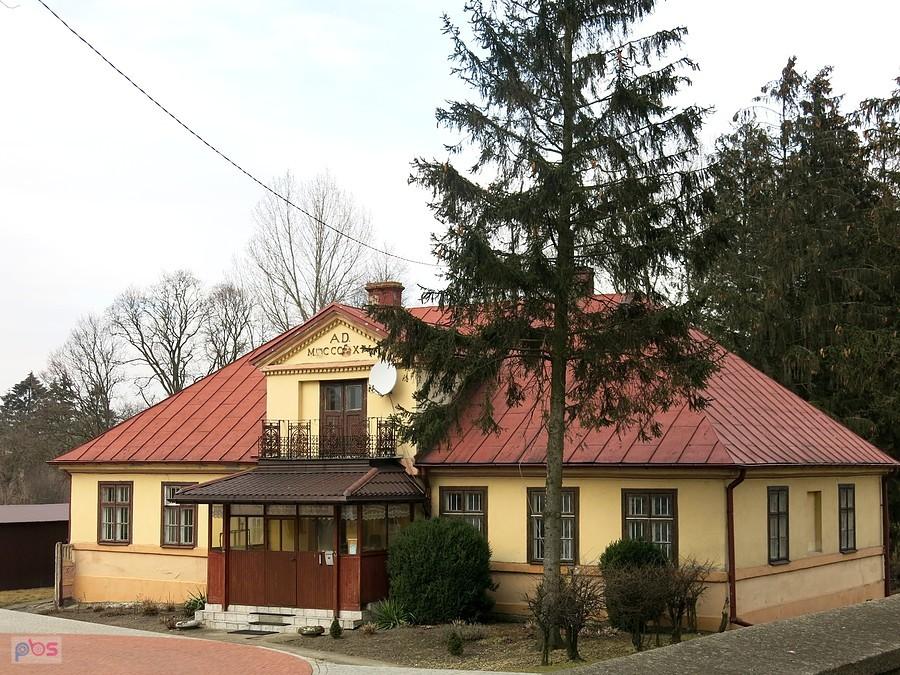 Plebania w Głuchowie