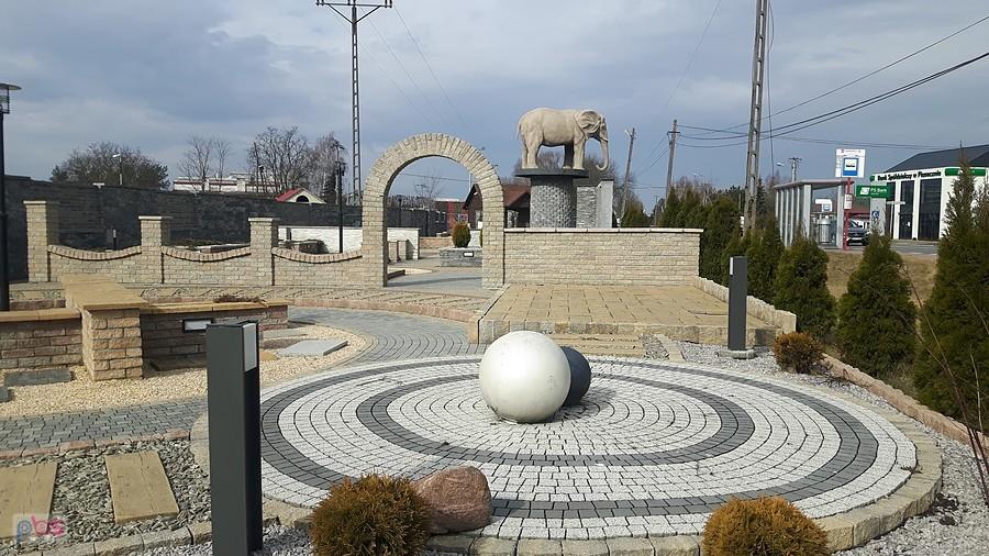 Pomnik słonia w Lesznowoli