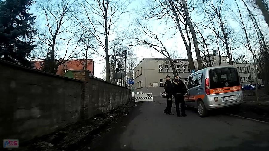 Na stadionie Górnika Zabrze dzisiaj grają, z tego powodu wszędzie masa Policji i Straży Miejskiej
