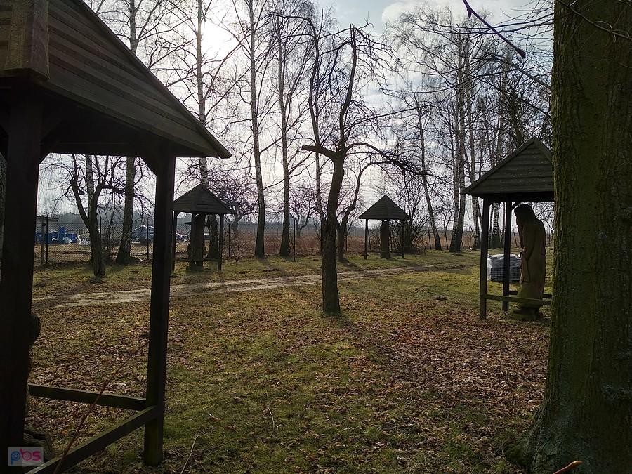 Niestety zamknięte, zdjęcia jedynie przez płot