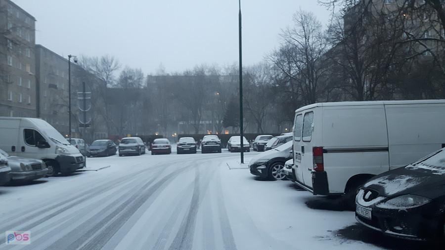 Na ulice i uliczki Warszawy powróciła zima
