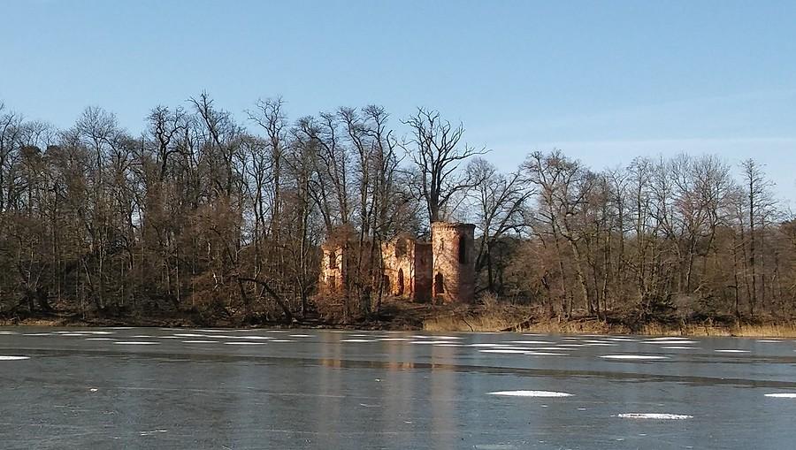 Romantyczne ruiny na Wyspie Zamkowej