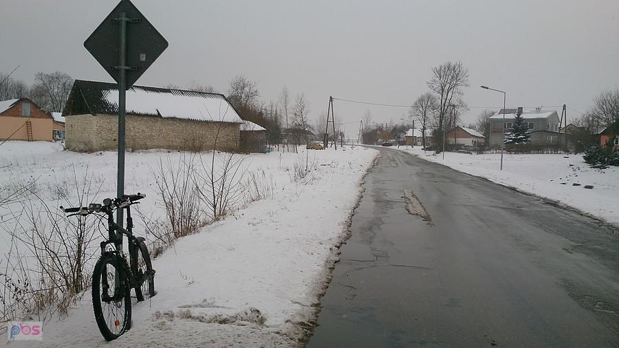 Na bocznych drogach mokro