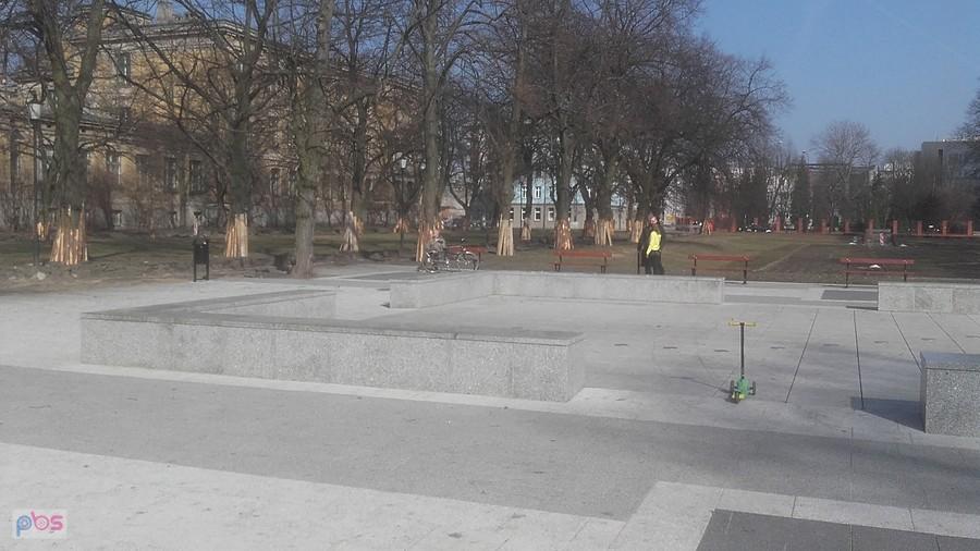 Nowa fontanna (pozioma) w parku Poniatowskiego
