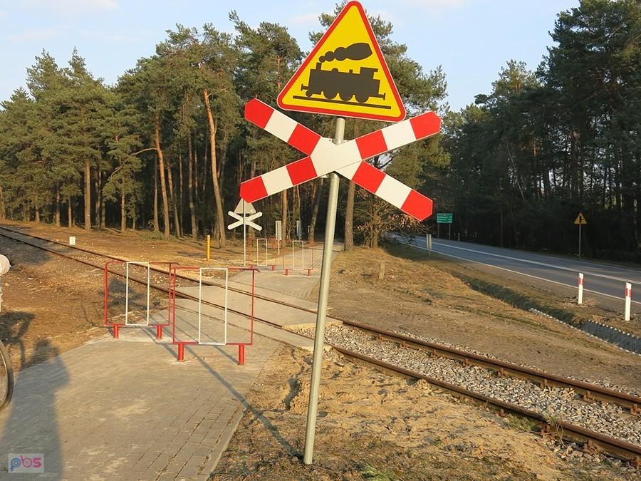 Uważajcie w tym miejscu. Barierki są niewidoczne.