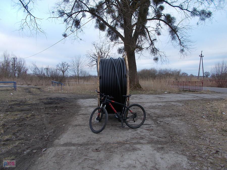 Trek podłączony do kabla
