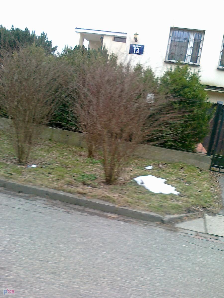 Resztki śniegu na Grotach