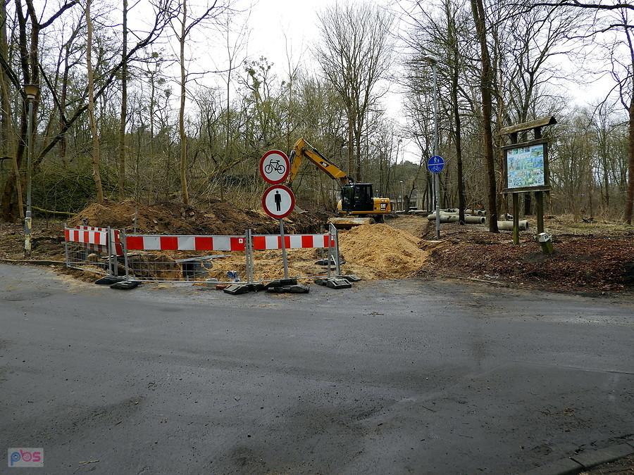 Trudne dojście do kąpieliska Arkonka.