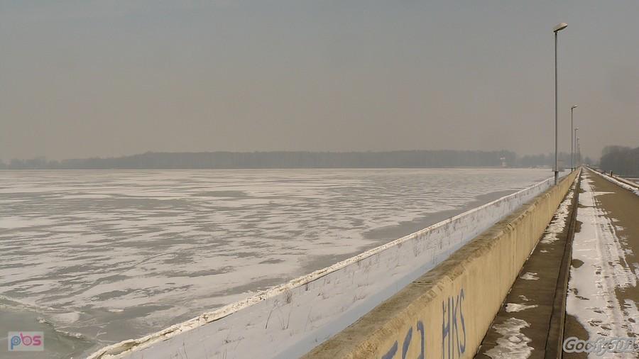 Wszystko zamarznięte.