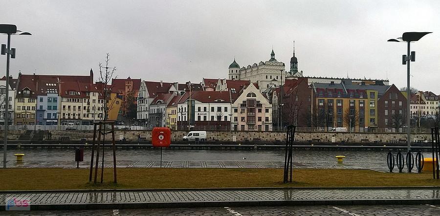\szczecińska Starówka - widok z drugiej strony Odry.