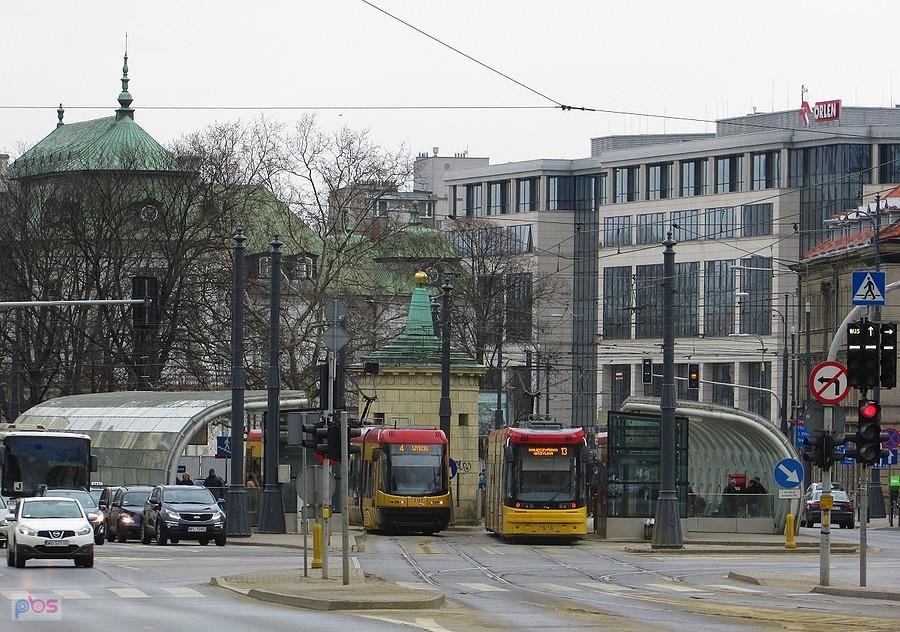 Czwórka i trzynastka przy pl. Bankowym