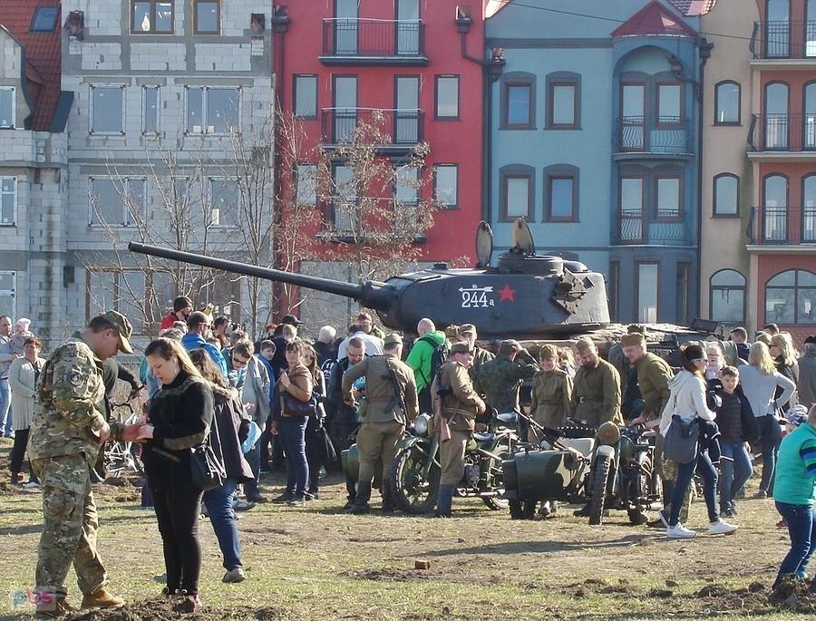 Czołg T-34/85 ( w pełni sprawny) na Bulwarze Nadodrzańskim w Głogowie