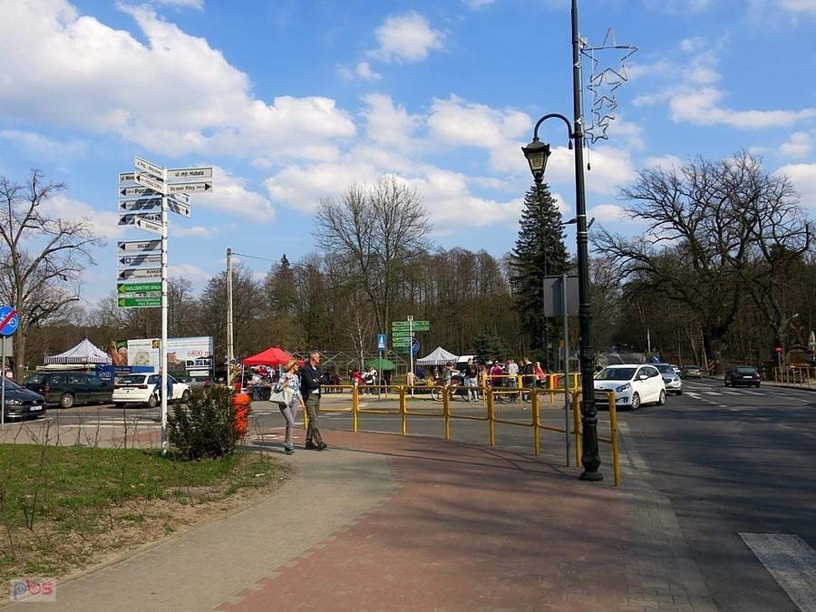 W Spale ludzi tłum.