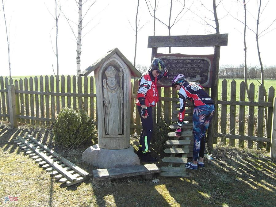 Przy wiatraku typu koźlak w Bierzgłowie koło Torunia
