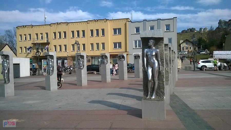 Nowe rzeźby na rynku w Olsztynie
