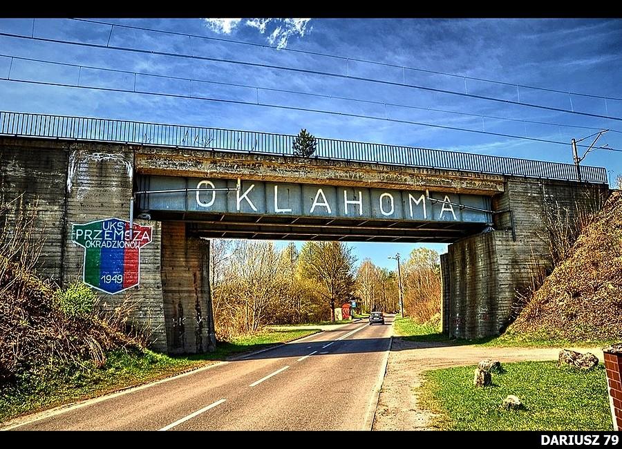 Okradzionów - Napis Oklahoma