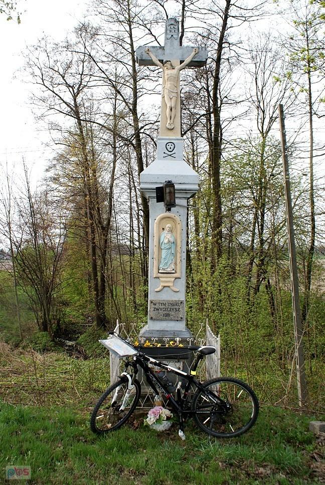 Chybie - krzyż przydrożny