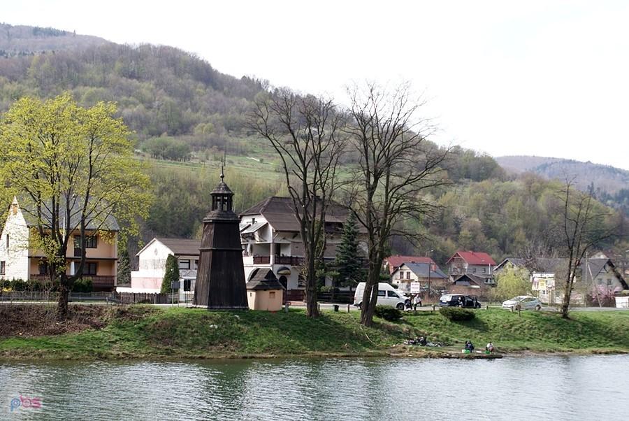 Drewniana dzwonnica z XIX w. - Czernichów