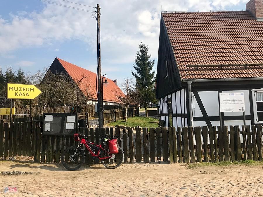 Kraina w kratę.