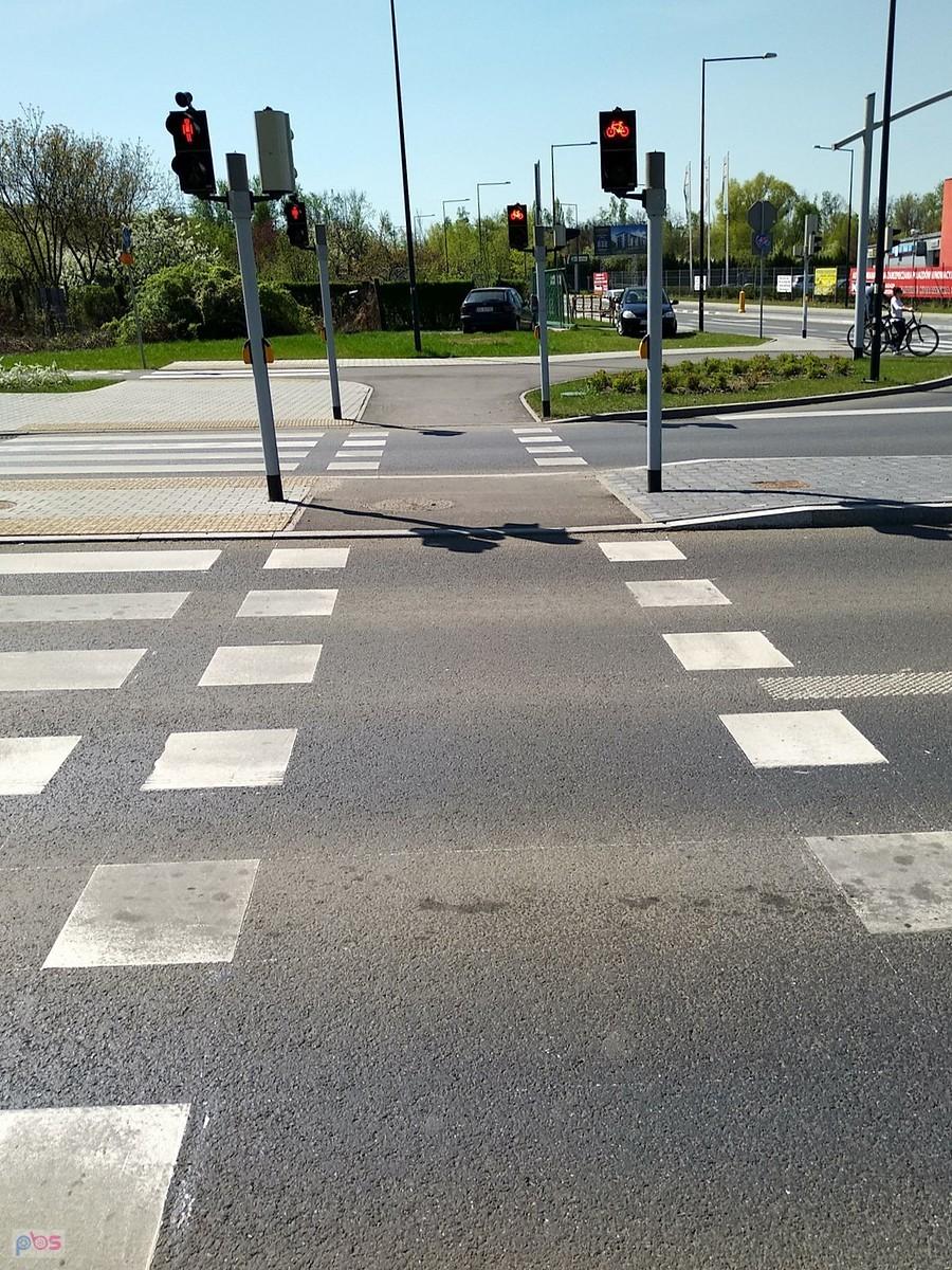 Na kujawskiej są "normalne" ścieżki rowerowe, normalne przejazdy. Jestem tutaj pierwszy raz po remoncie
