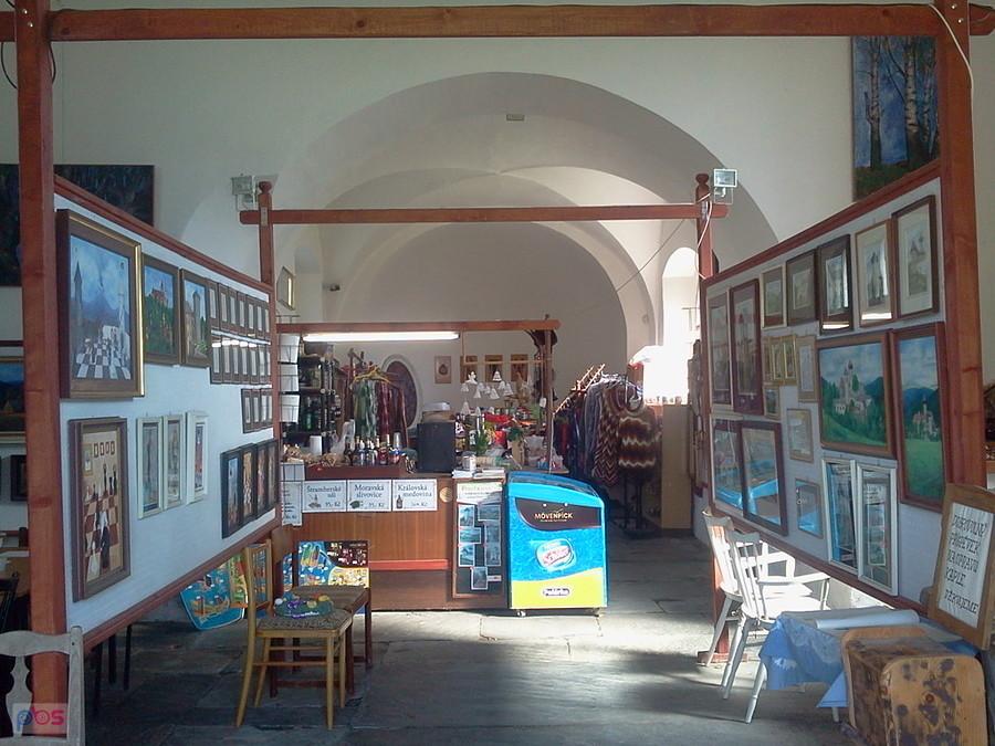 Galeria i sklepik w kościele gdzie zakupiłem wodę