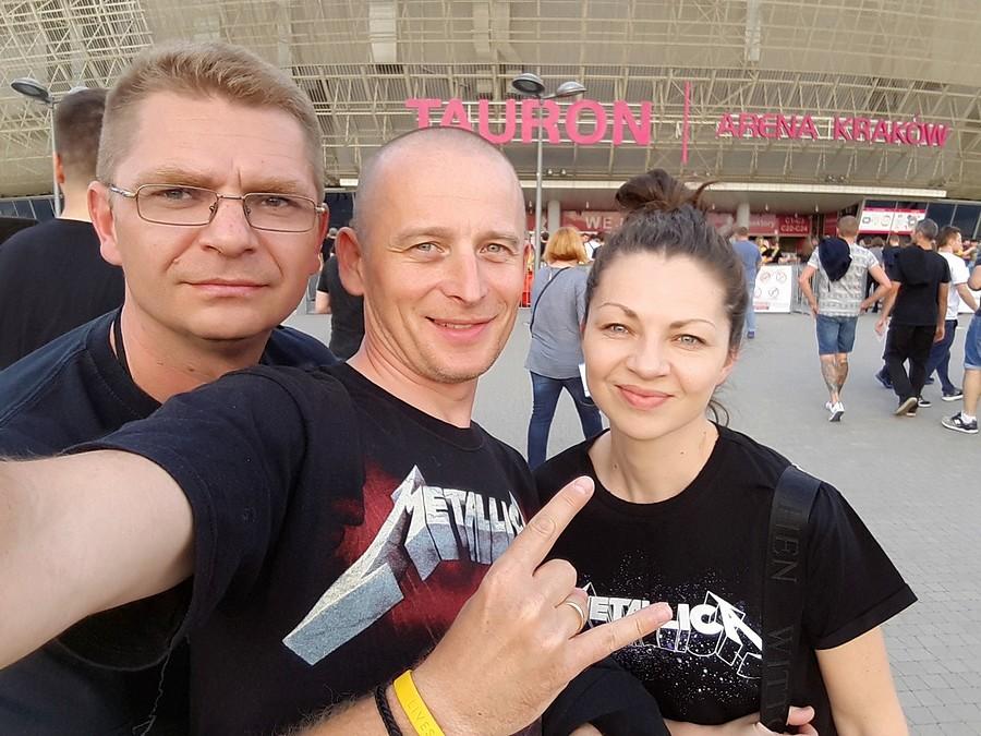 Przed wejściem na koncert Metalliki w Tauron Arenie.