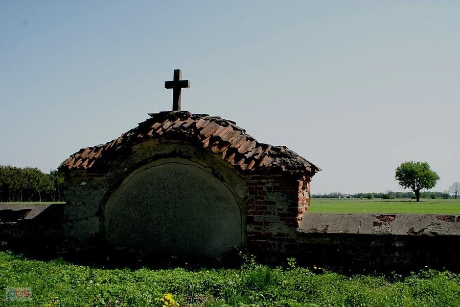 Z tyłu cmentarza - Witów