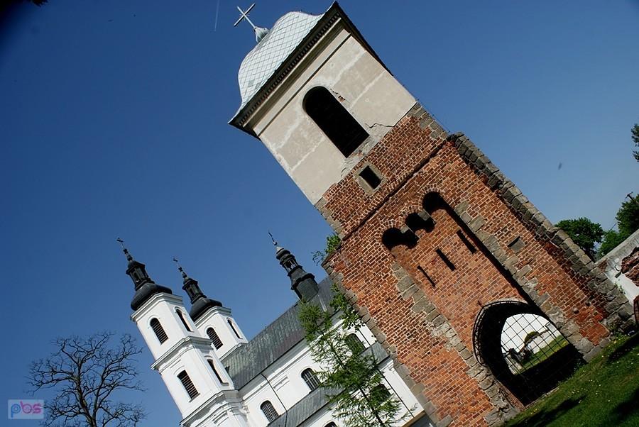 Zabytkowa wieża - Witów